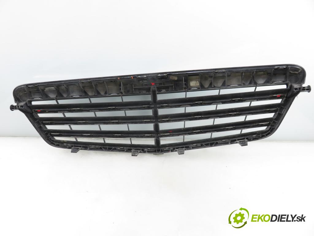 MERCEDES-BENZ KLASA E (W212) SEDAN 2009 170,00 E 350 CDI 231 - OM 642.850 2987,00 Mriežka / maska A2128801083