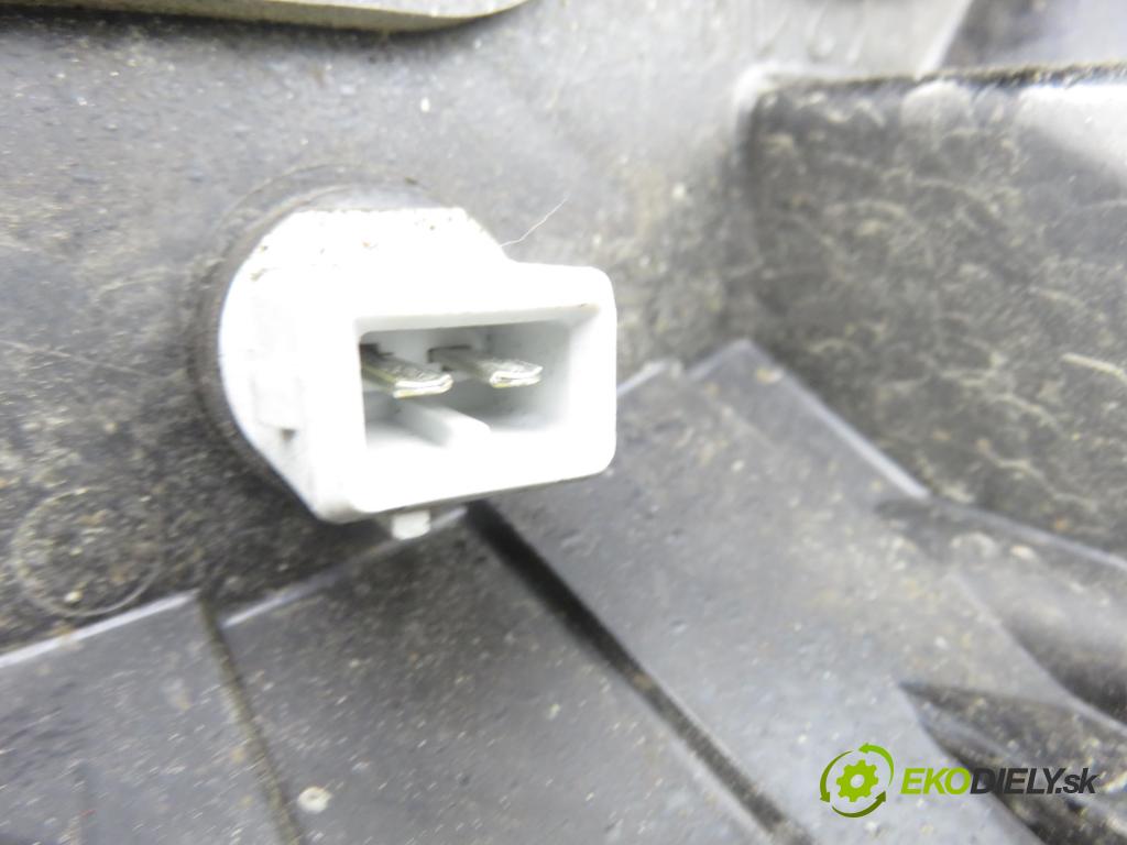 CITROEN C1 (PM_, PN_) HB 2007 50,00 1.0 12V R3 68 - 1KR-FE 998,00 světlo LP 811500H050
