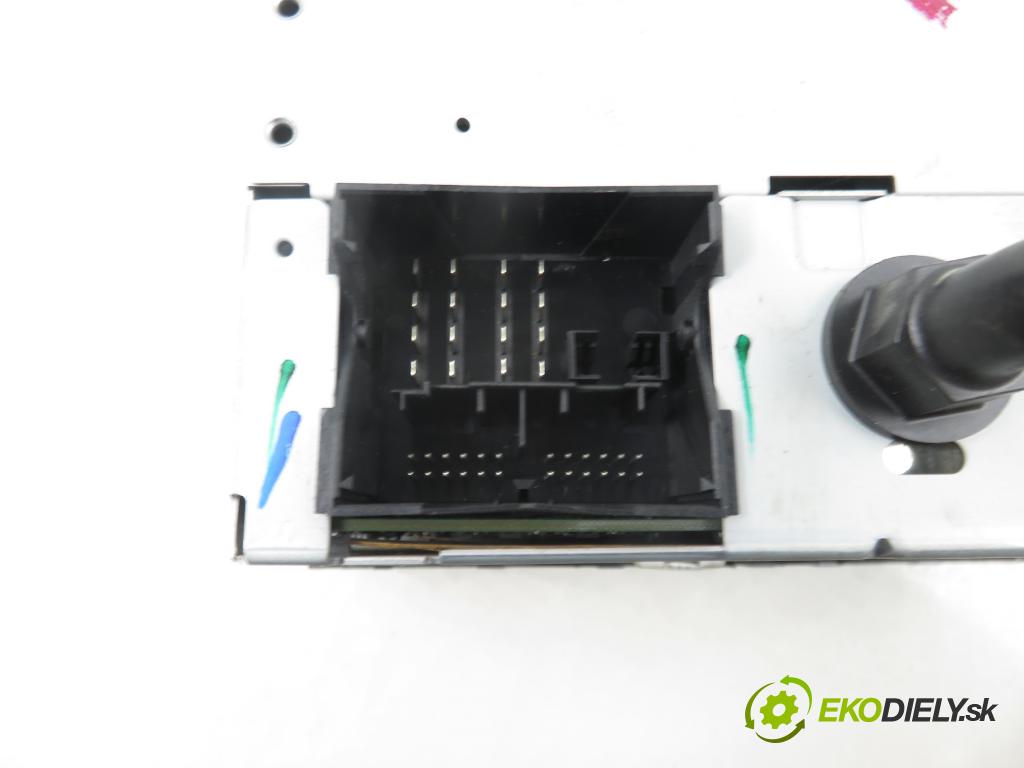 FORD FOCUS C-MAX (DM2) MINIVAN 2004 100,00 2.0 TDCi - G6DA 1997,00 RADIO CD 3M5T18C815EG