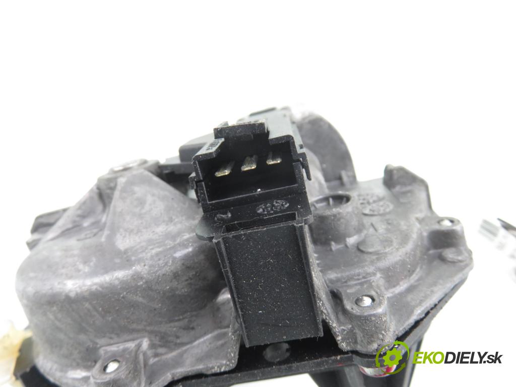 OPEL CORSA C (X01) HB 2004 55,00 1.2 16V 75 - Z 12 XE 1199,00 Motorček stierače zadné 53011112 ; 09132802