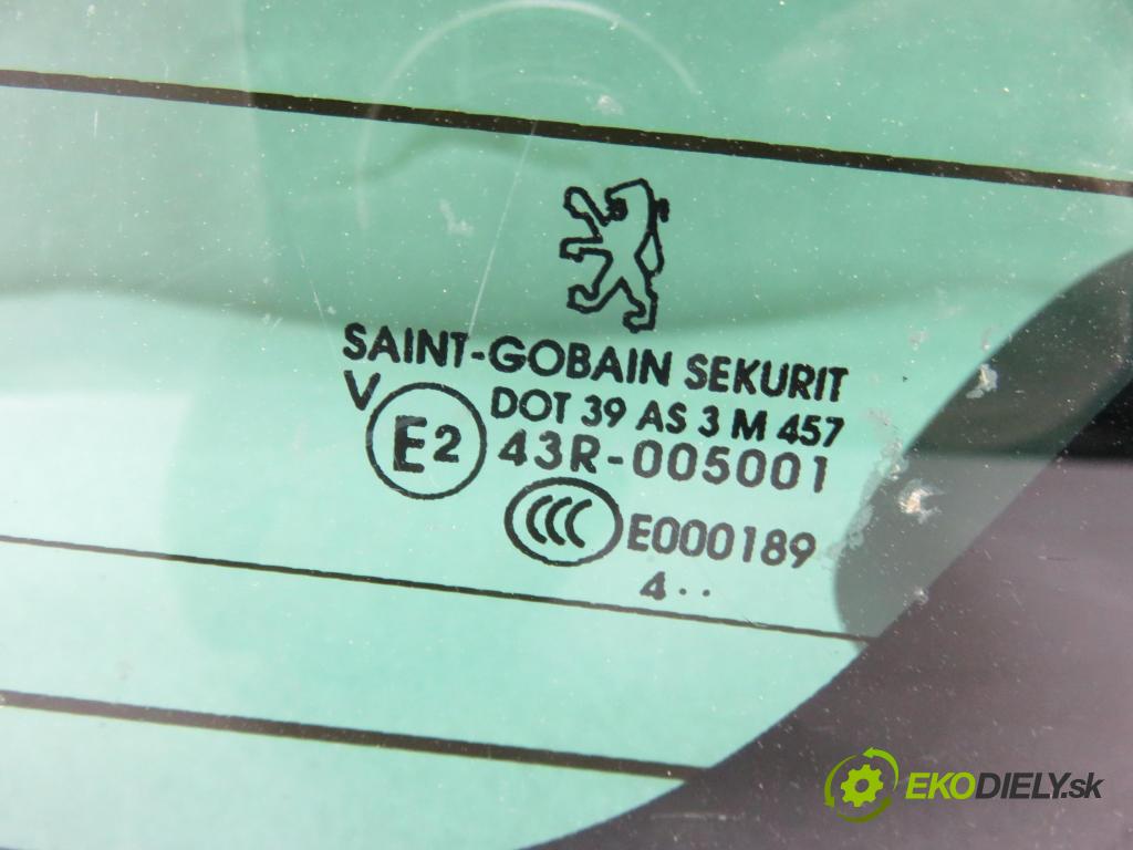 PEUGEOT 407 SW (6E_) KOMBI 2006 80,00 1.6 HDi 110 - 9HZ (DV6TED4) 1560,00 Okno zadné kapota