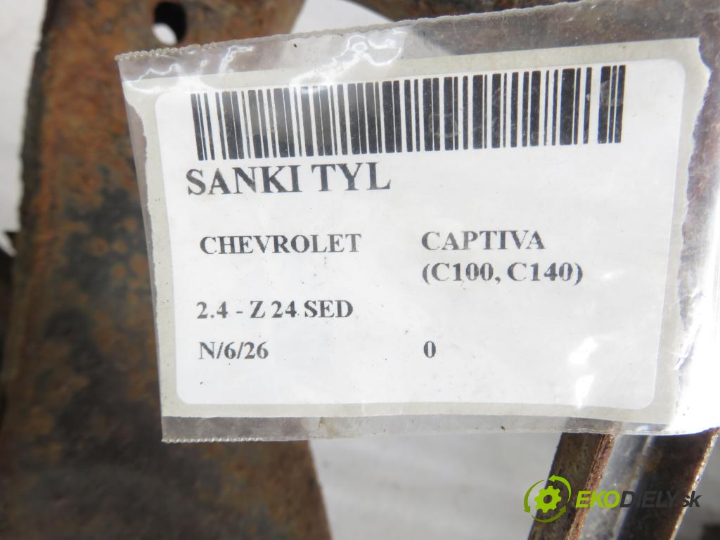 CHEVROLET CAPTIVA (C100, C140) SUV 2012 137,00 2.4 186 - LE9 2384,00 ZADNÍ: