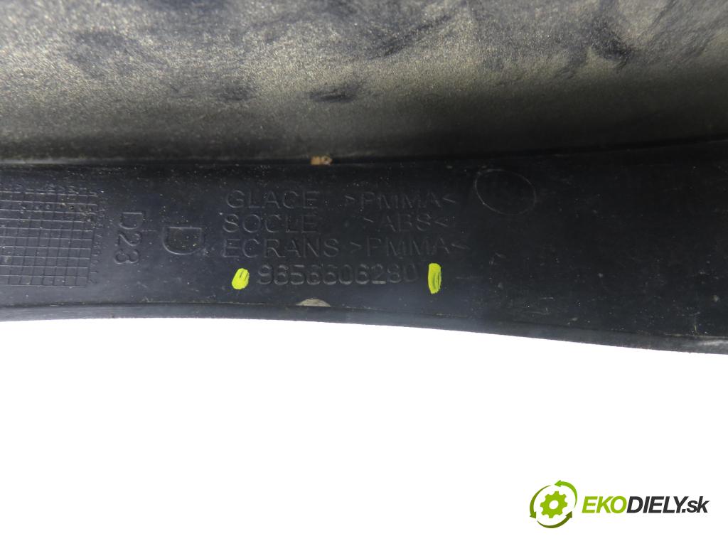 PEUGEOT 407 (6D_) SEDAN 2005 80,00 1.6 HDi 110 - 9HZ (DV6TED4) 1560,00 Svetlo pravé zadné 9656606280