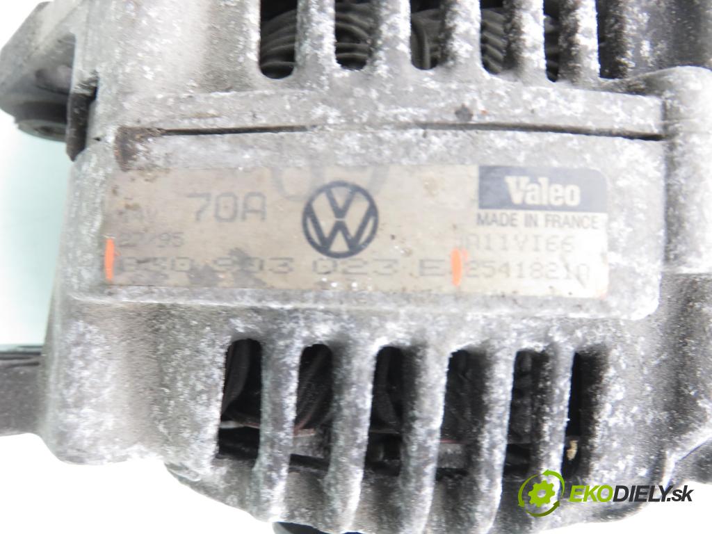 VW POLO (6N1) HB 1995 33,00 1.0 45 - AEV 1043,00 Alternátor 030903023E ; 2541821A (Alternátor)