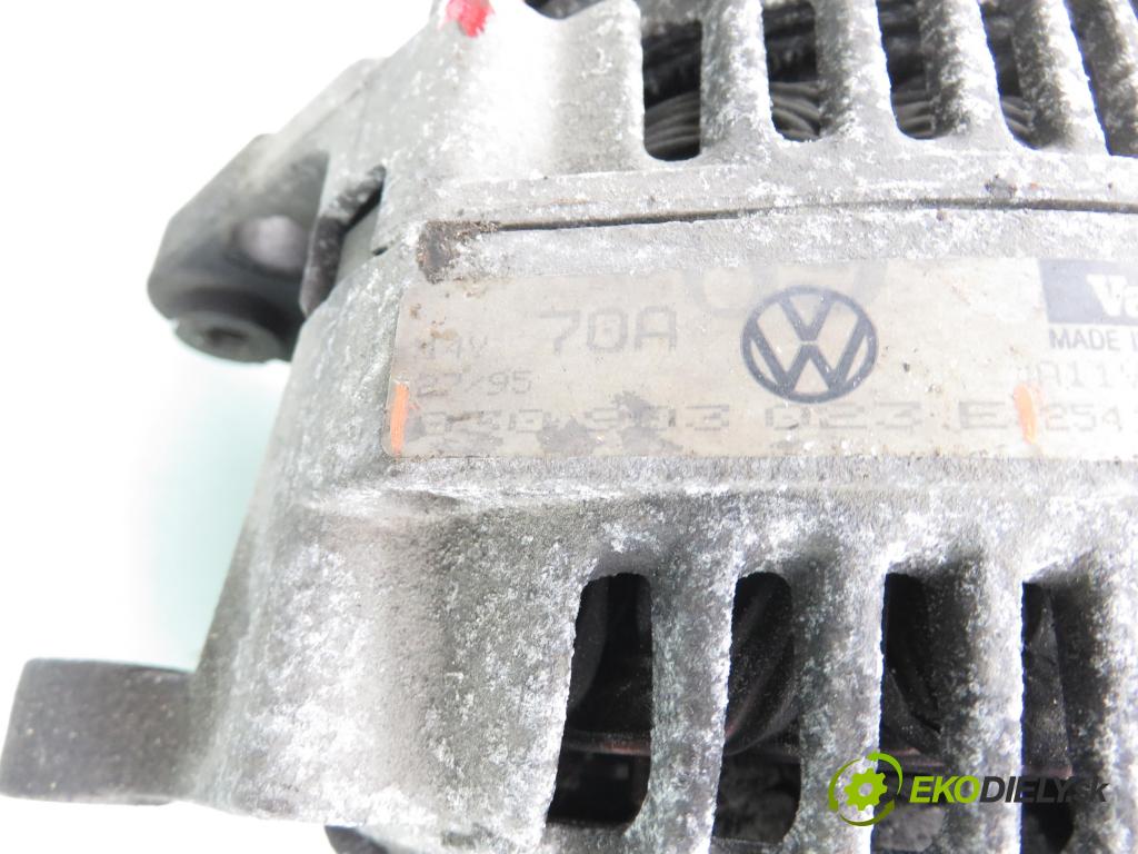 VW POLO (6N1) HB 1995 33,00 1.0 45 - AEV 1043,00 Alternátor 030903023E ; 2541821A (Alternátor)