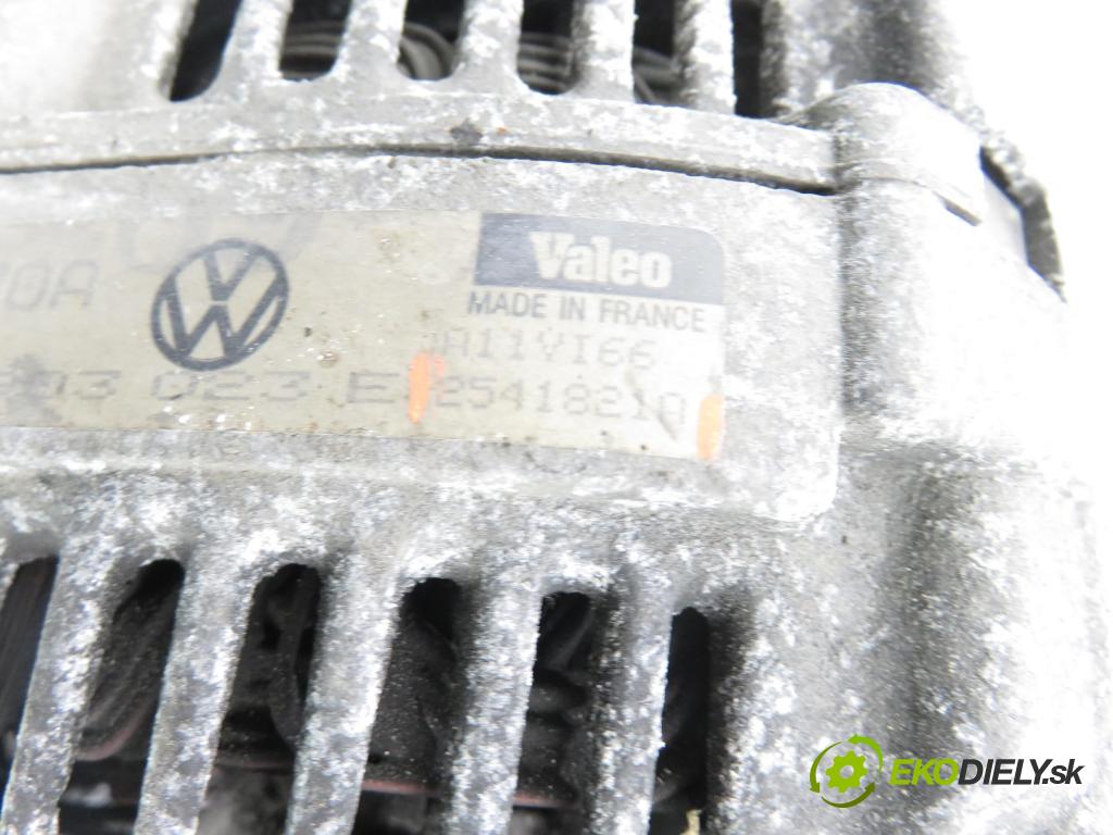 VW POLO (6N1) HB 1995 33,00 1.0 45 - AEV 1043,00 Alternátor 030903023E ; 2541821A (Alternátor)