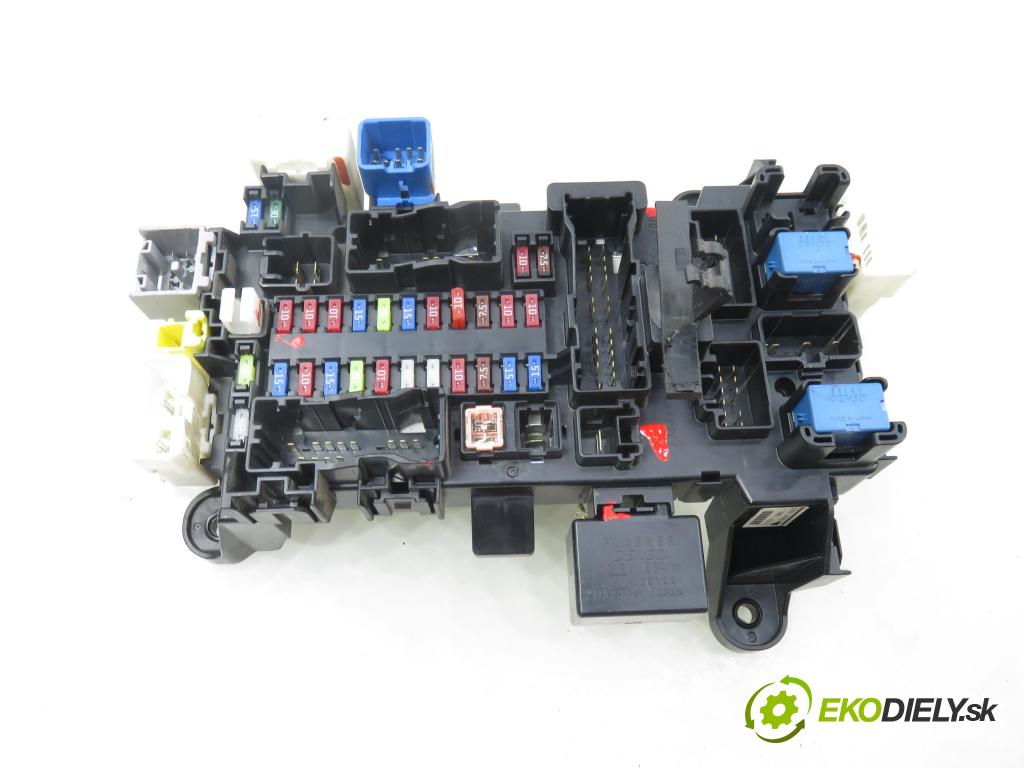 SUZUKI GRAND VITARA II (JT, TE, TD) SUV 2009 103,00 2.0 (JB420) - J20A 1995,00 Skrinka POJISTKY: 3861084F21 ; 0665005592