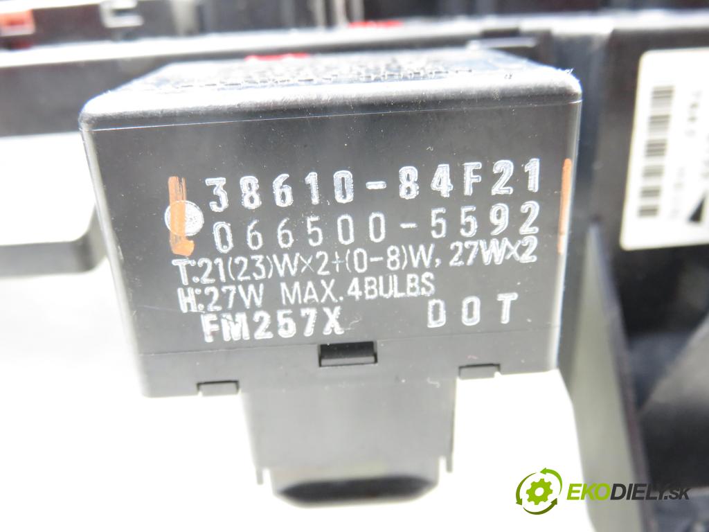 SUZUKI GRAND VITARA II (JT, TE, TD) SUV 2009 103,00 2.0 (JB420) - J20A 1995,00 Skrinka POJISTKY: 3861084F21 ; 0665005592