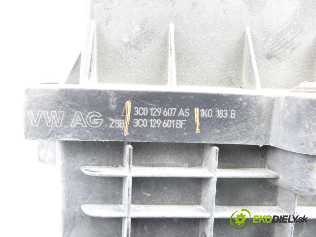 VW PASSAT B6 Variant (3C5) KOMBI 2007 125,00 2.0 TDI - BMR 1968,00 Obal filtra vzduchu 3C0129607AS ; 3C0129601BF (Obal vzduchového filtra)
