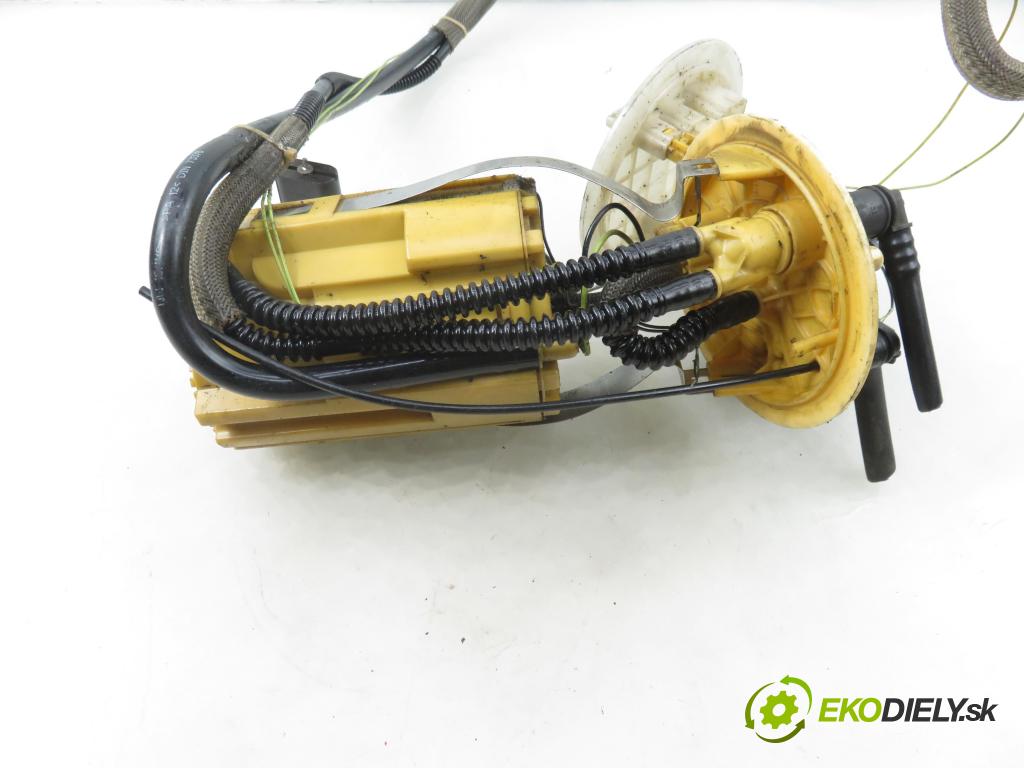 VOLVO V70 II SW (285) KOMBI 2007 136,00 2.4 D5 - D 5244 T4 2400,00 Pumpa paliva 30792518 ; 0580303065
