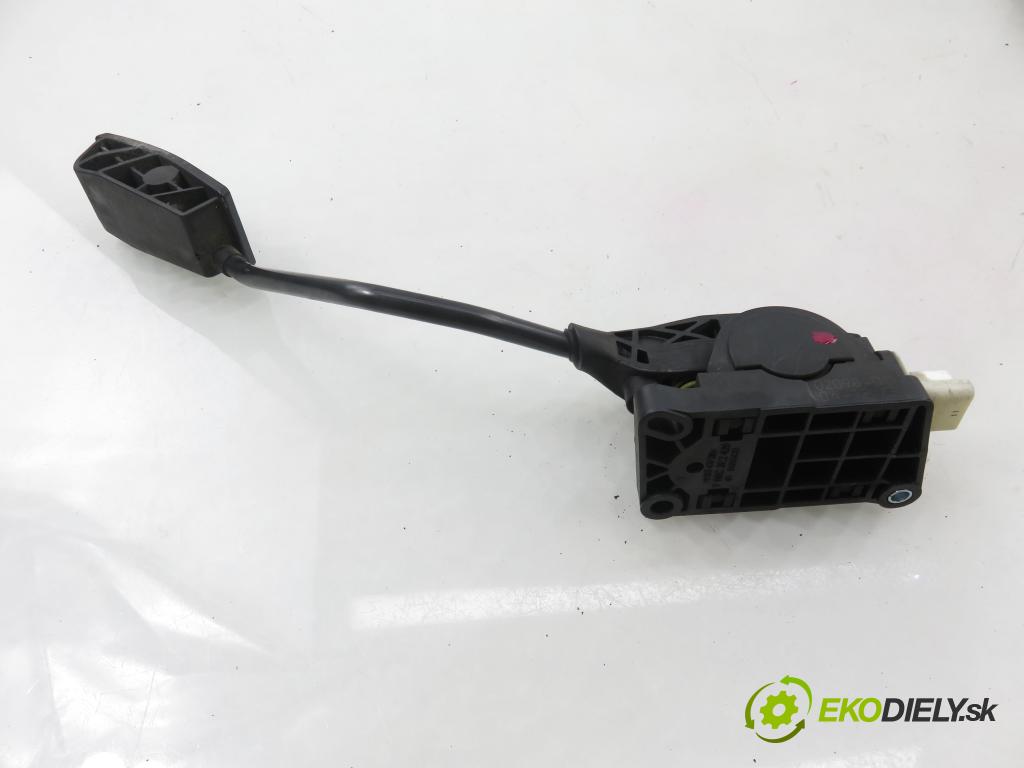 PEUGEOT 407 SW (6E_) KOMBI 2006 80,00 1.6 HDi 110 - 9HZ (DV6TED4) 1560,00 Potenciometer plynu 9644939680 ; 0280752241 ; F00C3P2311 (Potenciometer plynového pedálu)