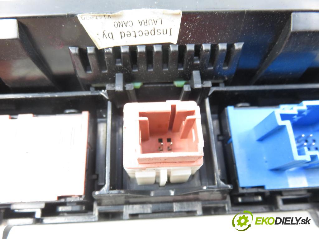 PEUGEOT 407 SW (6E_) KOMBI 2006 80,00 1.6 HDi 110 - 9HZ (DV6TED4) 1560,00 Panel kúrenia KLIMATRONIK 96573326YW ; VP4PUH18C612CH