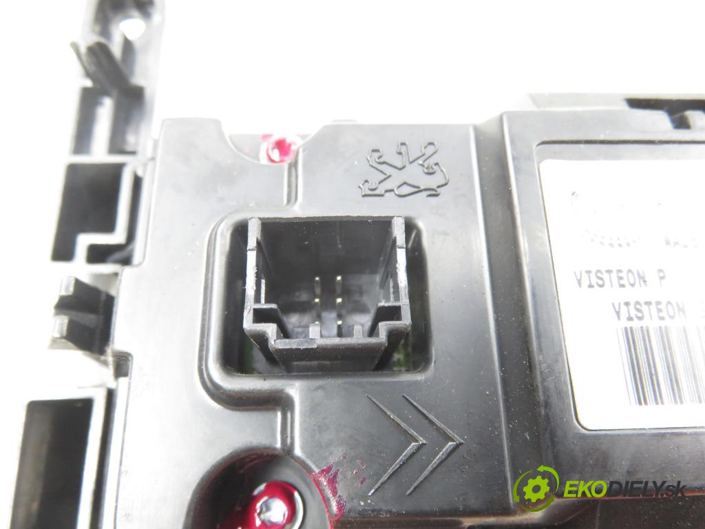 PEUGEOT 407 SW (6E_) KOMBI 2006 80,00 1.6 HDi 110 - 9HZ (DV6TED4) 1560,00 Panel kúrenia KLIMATRONIK 96573326YW ; VP4PUH18C612CH