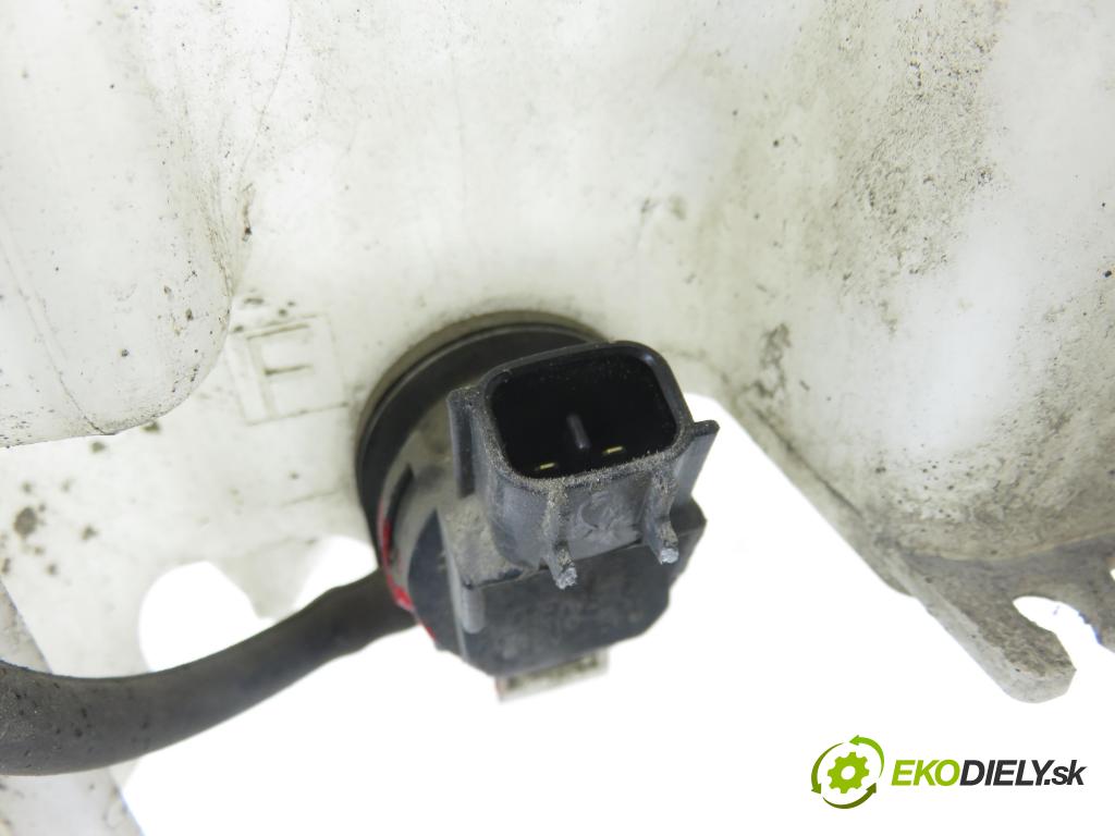 TOYOTA RAV 4 II (_A2_) SUV 2005 85,00 2.0 D-4D 4WD 116 - 1CD-FTV 1995,00 Nádržka ostrekovačov 060851139 (Kľučka dverí ostatné)