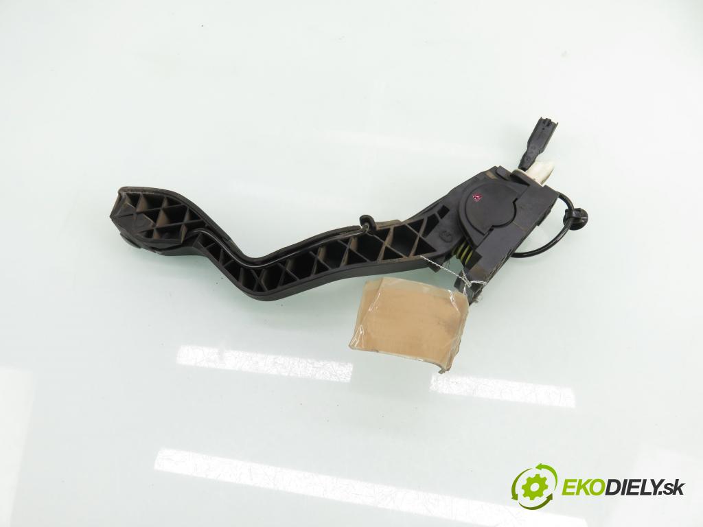PEUGEOT 307 SW (3H) KOMBI 2006 80,00 1.6 HDI 110 - 9HZ (DV6TED4) 1560,00 potenciometr plynového pedálu 9650889180 ; 0280755001 ; F00C3E2429 (Potenciometr plynového pedálu)