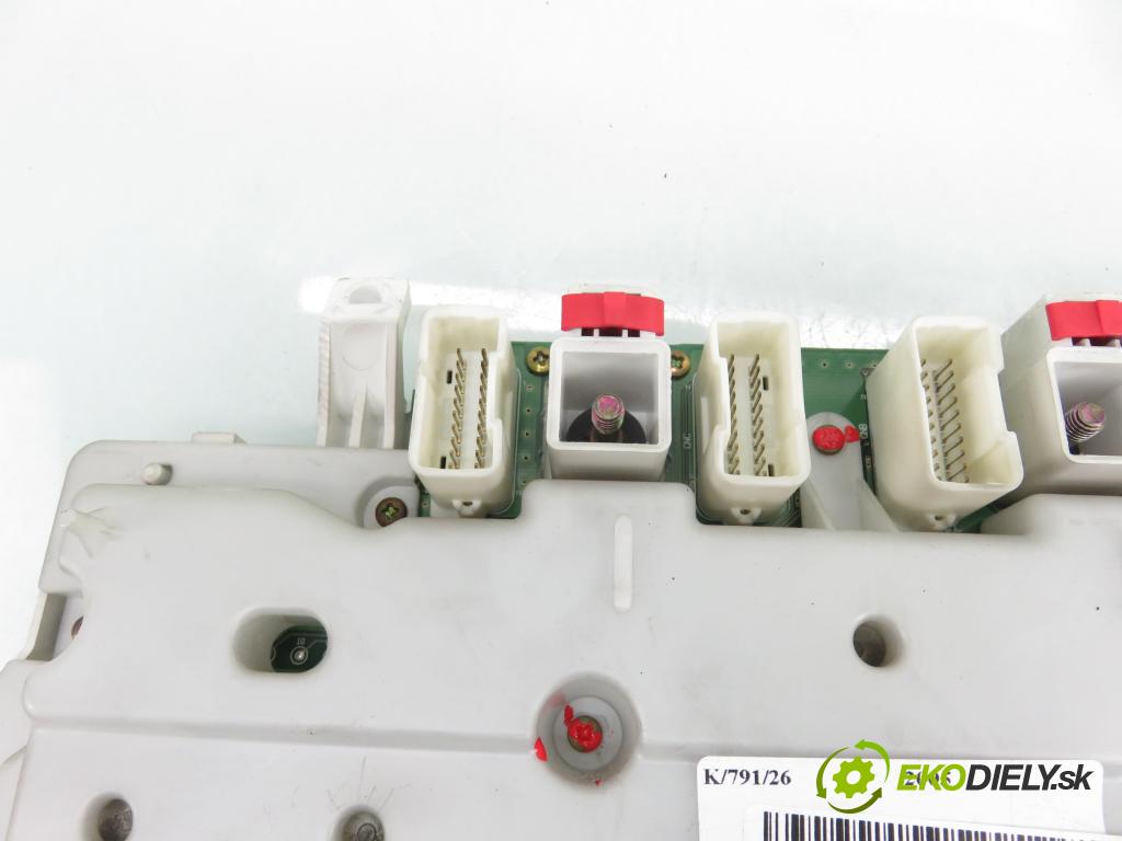 TOYOTA RAV 4 II (_A2_) SUV 2005 85,00 2.0 D-4D 4WD 116 - 1CD-FTV 1995,00 Prístrojovka elektrický 1575202791 ; 8380042A60