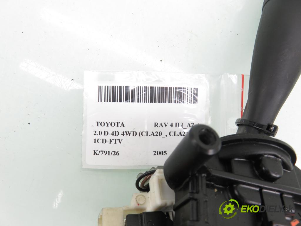 TOYOTA RAV 4 II (_A2_) SUV 2005 85,00 2.0 D-4D 4WD 116 - 1CD-FTV 1995,00 / ŘAZENÍ / levá strana 1736481