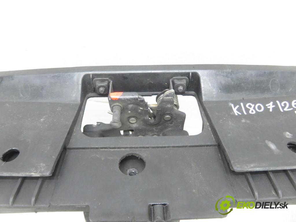 AUDI A3 (8L1) HB 2001 96,00 1.9 TDI PD 130 - ASZ 1896,00 Držiak predný 8L0805594C