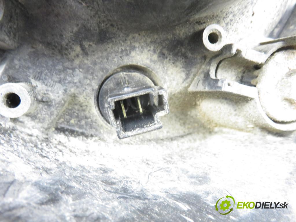 SUZUKI SWIFT III (MZ, EZ) HB 2006 68,00 1.3 4x4 (RS 413) - M13A 1328,00 Svetlo LP P4981L