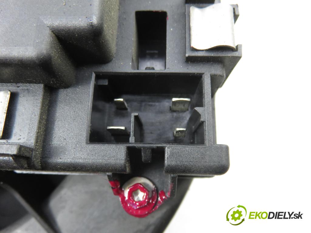 AUDI A6 (4F2, C6) SEDAN 2004 165,00 3.0 TDI quattro - BMK 2967,00 Ventilátor vetráku 4F0910521 ; 4F0820521 ; CZ2468104846