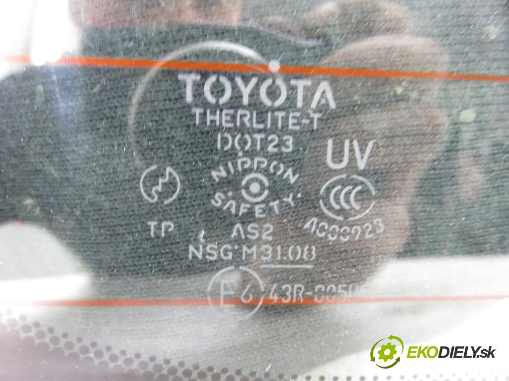TOYOTA RAV 4 II (_A2_) SUV 2003 85,00 2.0 D-4D 4WD 116 - 1CD-FTV 1995,00 okno ZADNÍ: kapota