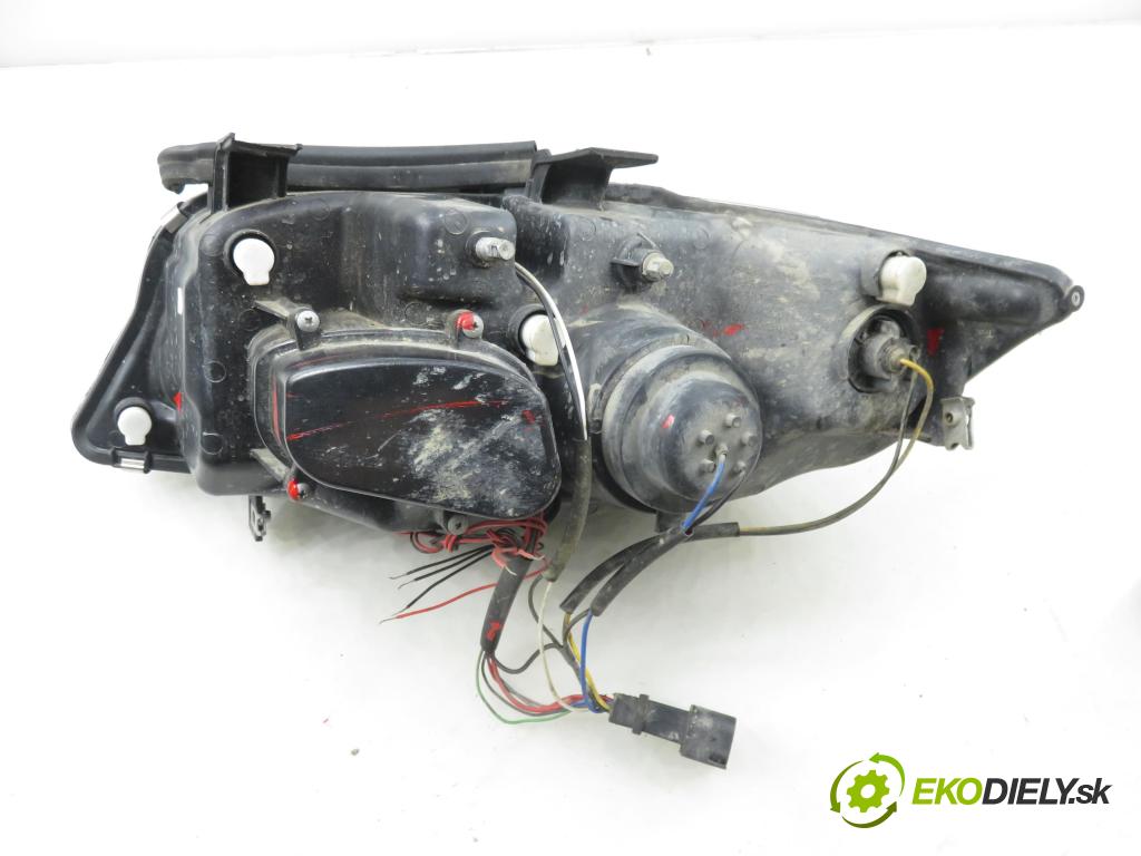 BMW 3 (E90) SEDAN 2006 95,00 318 i 129 - N46 B20 B 1995,00 svetla PŘEDNÍ: SK3301103054D