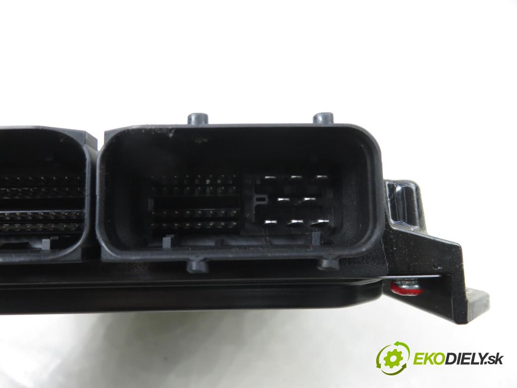 MAZDA 5 (CR19) MINIVAN 2007 105,00 2.0 MZR-CD 143 - RF7J 1998,00 Riadiaca jednotka Motor 2758006672