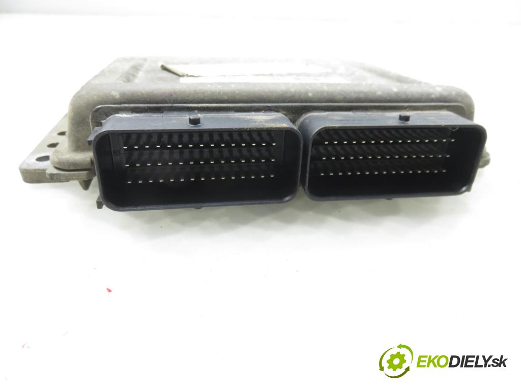 RENAULT SCENIC I (JA0/1_) MINIVAN 2001 0,00 1.6 - K4M 708 1598,00 Riadiaca jednotka Motor S118301113 ; 8200214973