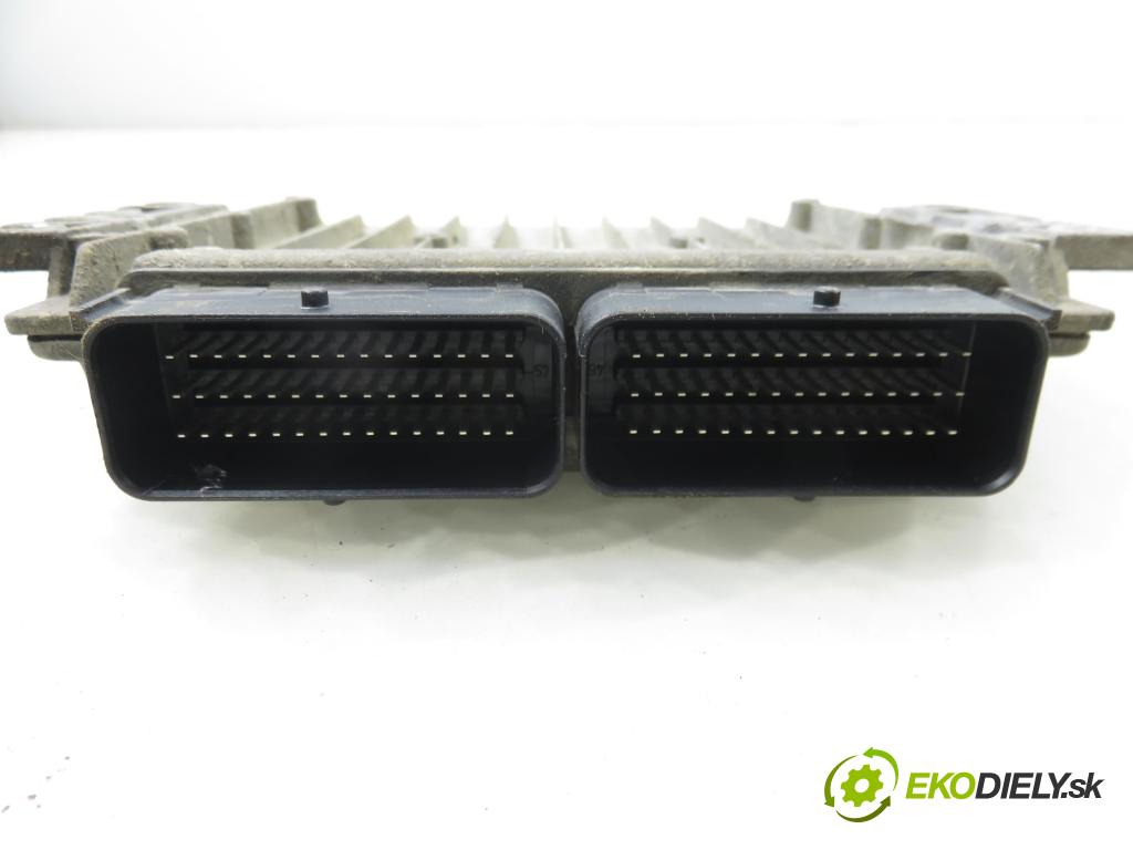 RENAULT SCENIC I (JA0/1_) MINIVAN 2001 0,00 1.6 - K4M 708 1598,00 Riadiaca jednotka Motor S118301113 ; 8200214973