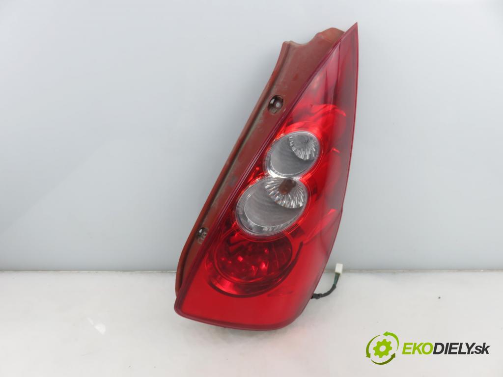 MAZDA 5 (CR19) MINIVAN 2007 105,00 2.0 MZR-CD 143 - RF7J 1998,00 Svetlo pravé zadné C23551150