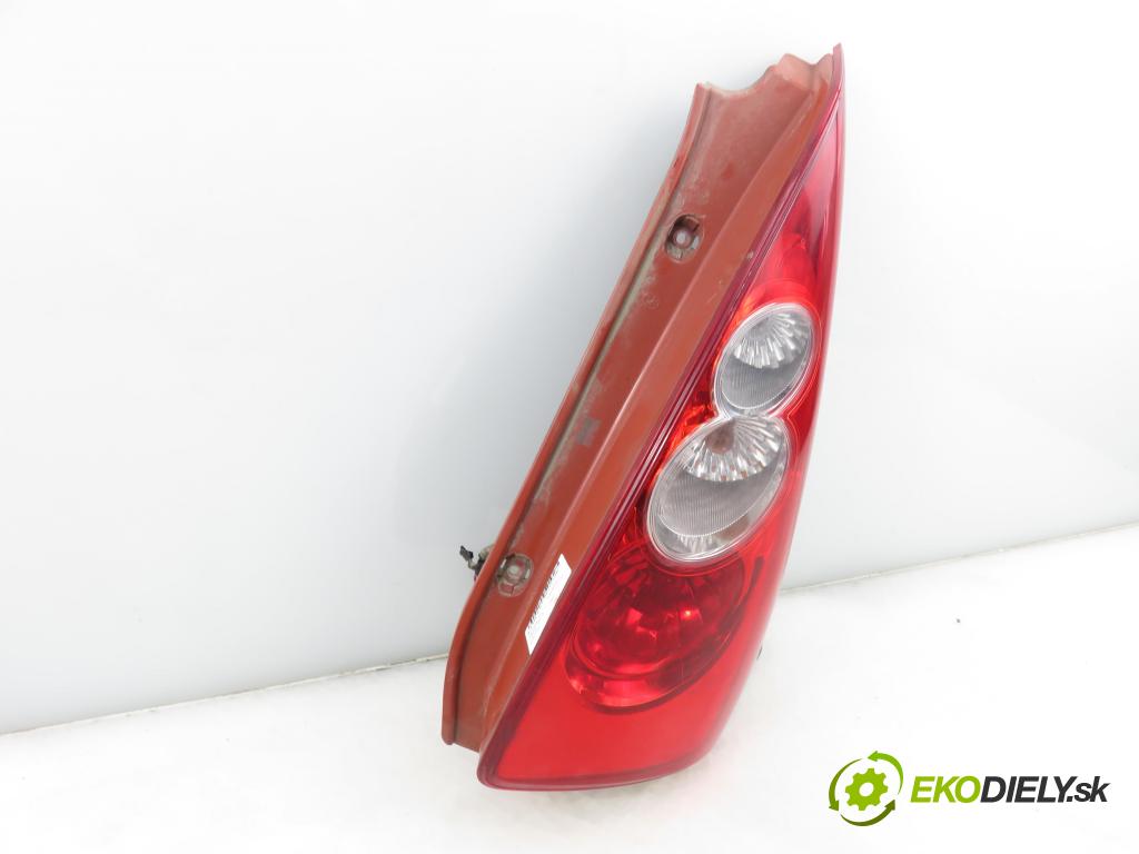 MAZDA 5 (CR19) MINIVAN 2007 105,00 2.0 MZR-CD 143 - RF7J 1998,00 Svetlo pravé zadné C23551150
