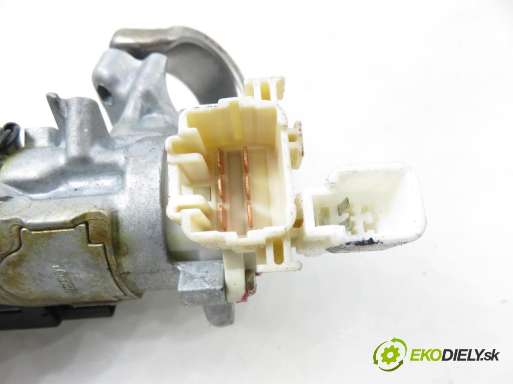 TOYOTA RAV 4 II (_A2_) SUV 2003 85,00 2.0 D-4D 4WD 116 - 1CD-FTV 1995,00 spinačka 45020423 ; 8978352040 (Spínacia skrinka)