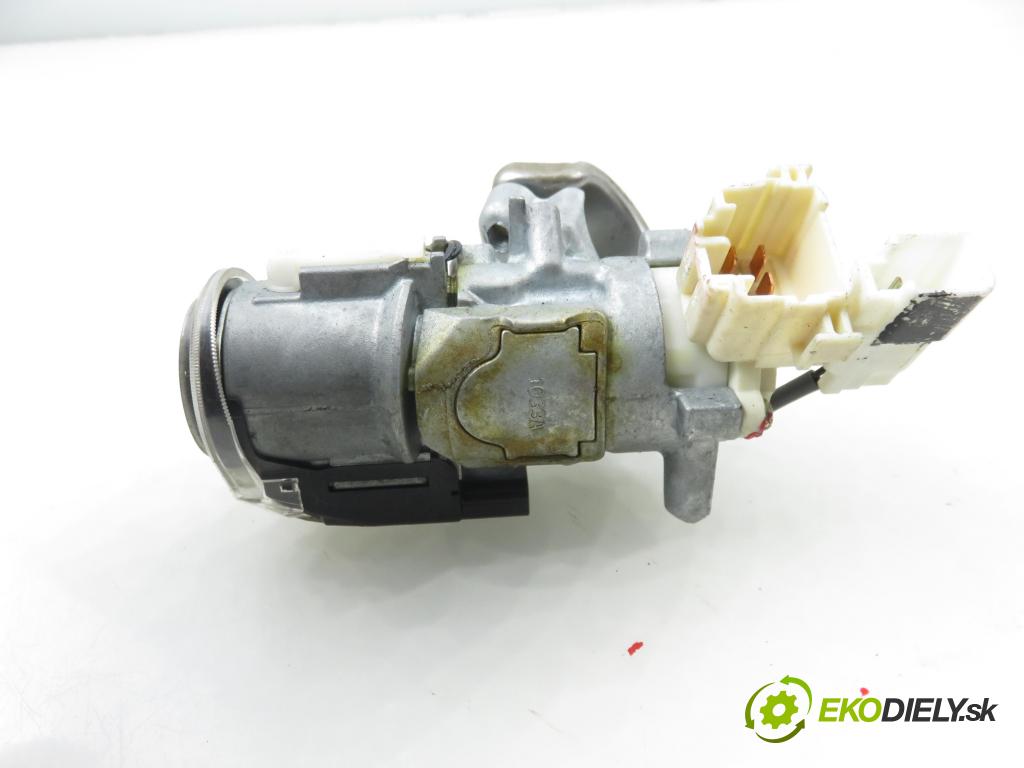 TOYOTA RAV 4 II (_A2_) SUV 2003 85,00 2.0 D-4D 4WD 116 - 1CD-FTV 1995,00 spinačka 45020423 ; 8978352040 (Spínacia skrinka)