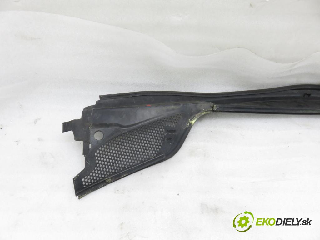 CITROEN C4 I (LC_) HB 2004 80,00 1.6 HDi 109 - 9HZ (DV6TED4) 1560,00 Torpédo, plast pod čelné okno 96467935XT (Torpédo (plast pod čelným sklom))