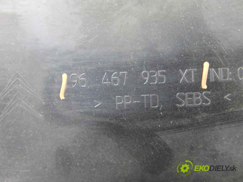 CITROEN C4 I (LC_) HB 2004 80,00 1.6 HDi 109 - 9HZ (DV6TED4) 1560,00 Torpédo, plast pod čelné okno 96467935XT (Torpédo (plast pod čelným sklom))