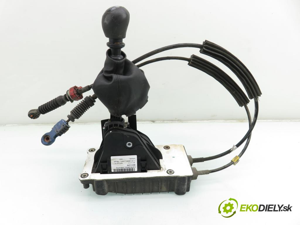 RENAULT MEGANE II (BM0/1_, CM0/1_) HB 2004 88,00 1.9 dCi 120 - F9Q 800 1870,00 ZVEDÁK: 8200396769