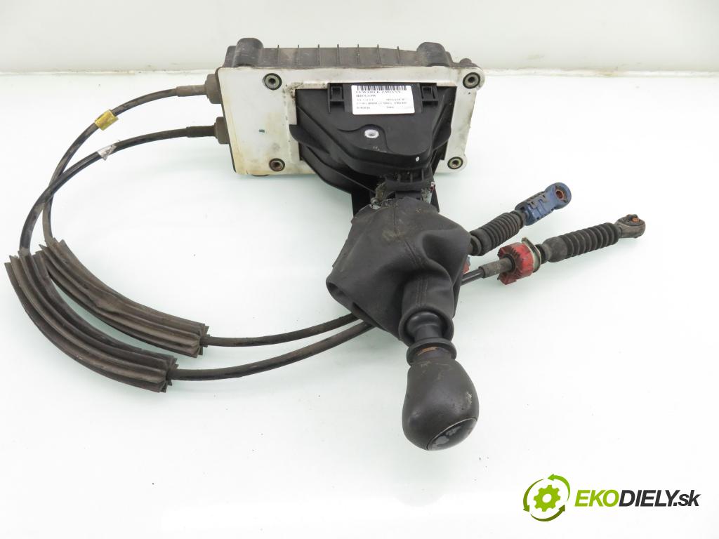 RENAULT MEGANE II (BM0/1_, CM0/1_) HB 2004 88,00 1.9 dCi 120 - F9Q 800 1870,00 ZVEDÁK: 8200396769