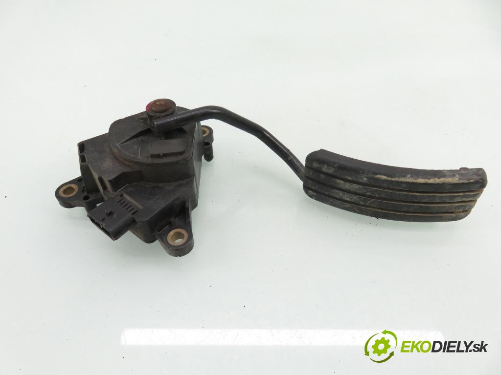 RENAULT MEGANE II (BM0/1_, CM0/1_) HB 2004 88,00 1.9 dCi 120 - F9Q 800 1870,00 potenciometr plynového pedálu 8200153268 (Potenciometr plynového pedálu)