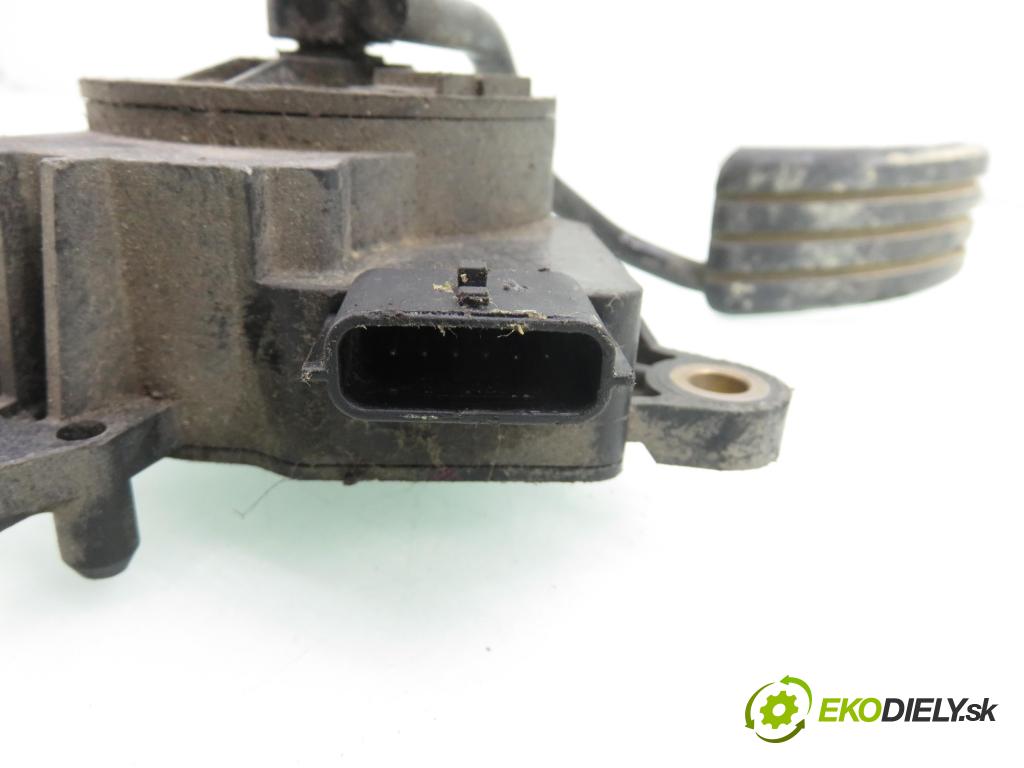 RENAULT MEGANE II (BM0/1_, CM0/1_) HB 2004 88,00 1.9 dCi 120 - F9Q 800 1870,00 Potenciometer plynu 8200153268 (Potenciometer plynového pedálu)