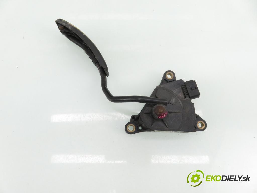 RENAULT MEGANE II (BM0/1_, CM0/1_) HB 2004 88,00 1.9 dCi 120 - F9Q 800 1870,00 Potenciometer plynu 8200153268 (Potenciometer plynového pedálu)
