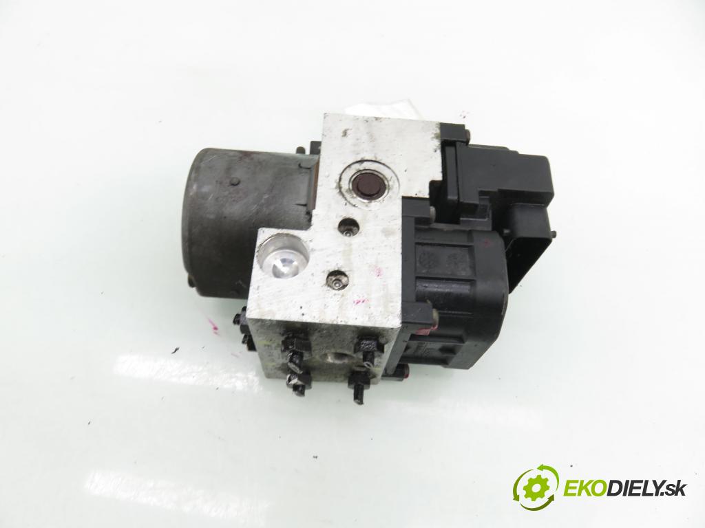 VW PASSAT B5 (3B2) SEDAN 1996 74,00 1.6 - ADP 1595,00 Pumpa ABS 0265216411 ; 0273004132 ; 8E0614111 (Pumpa ABS)