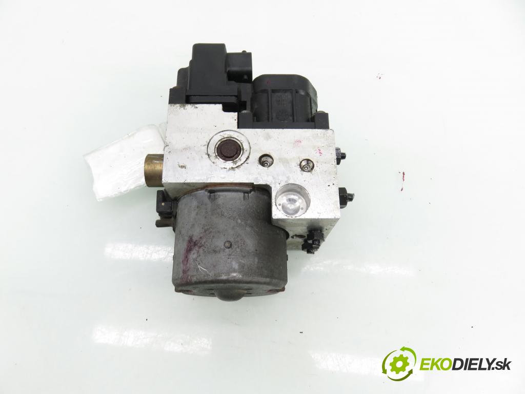 VW PASSAT B5 (3B2) SEDAN 1996 74,00 1.6 - ADP 1595,00 Pumpa ABS 0265216411 ; 0273004132 ; 8E0614111 (Pumpa ABS)