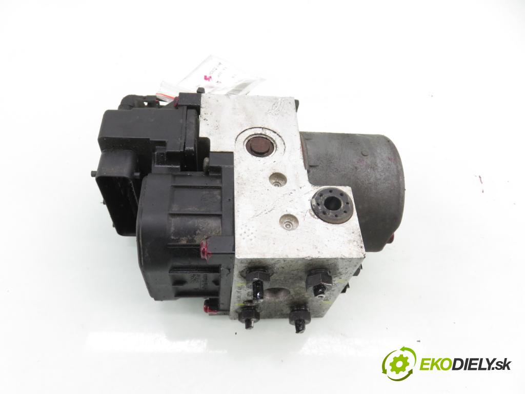 VW PASSAT B5 (3B2) SEDAN 1996 74,00 1.6 - ADP 1595,00 Pumpa ABS 0265216411 ; 0273004132 ; 8E0614111 (Pumpa ABS)