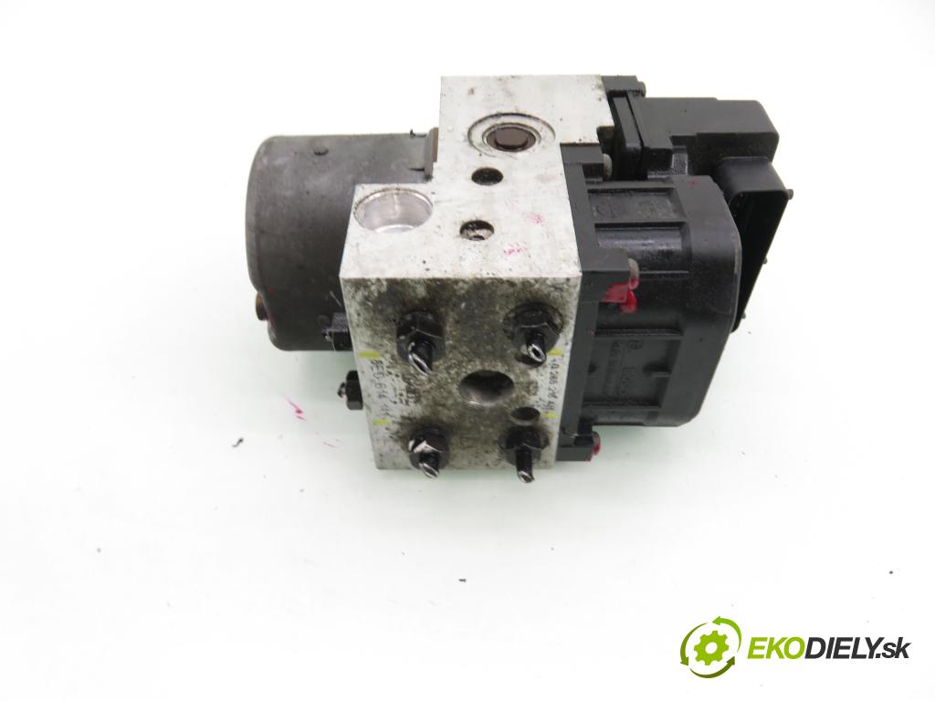 VW PASSAT B5 (3B2) SEDAN 1996 74,00 1.6 - ADP 1595,00 Pumpa ABS 0265216411 ; 0273004132 ; 8E0614111 (Pumpa ABS)