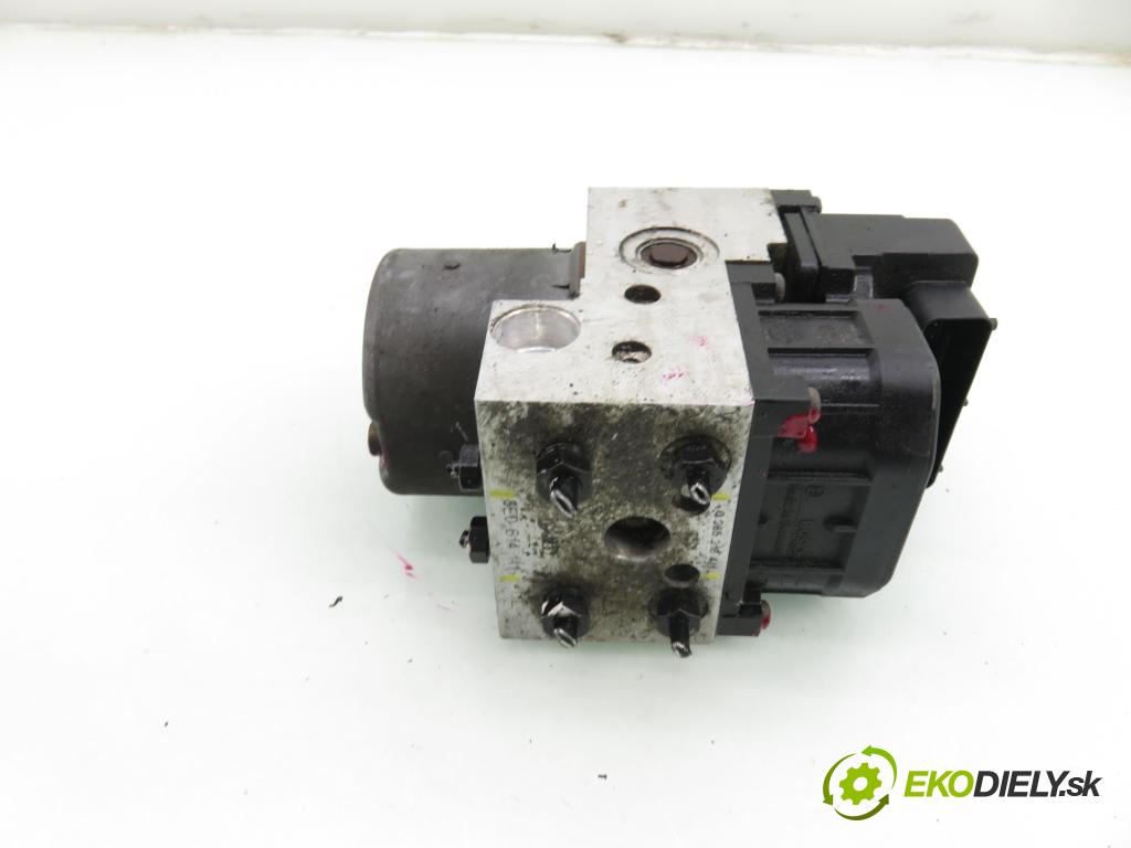 VW PASSAT B5 (3B2) SEDAN 1996 74,00 1.6 - ADP 1595,00 Pumpa ABS 0265216411 ; 0273004132 ; 8E0614111 (Pumpa ABS)