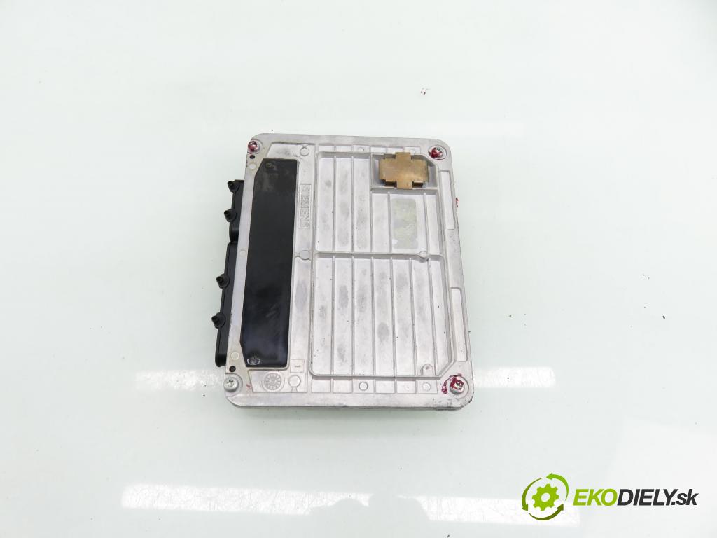 VW PASSAT B5 (3B2) SEDAN 1996 74,00 1.6 - ADP 1595,00 Riadiaca jednotka Motor 5WP425001 ; 3B0907557