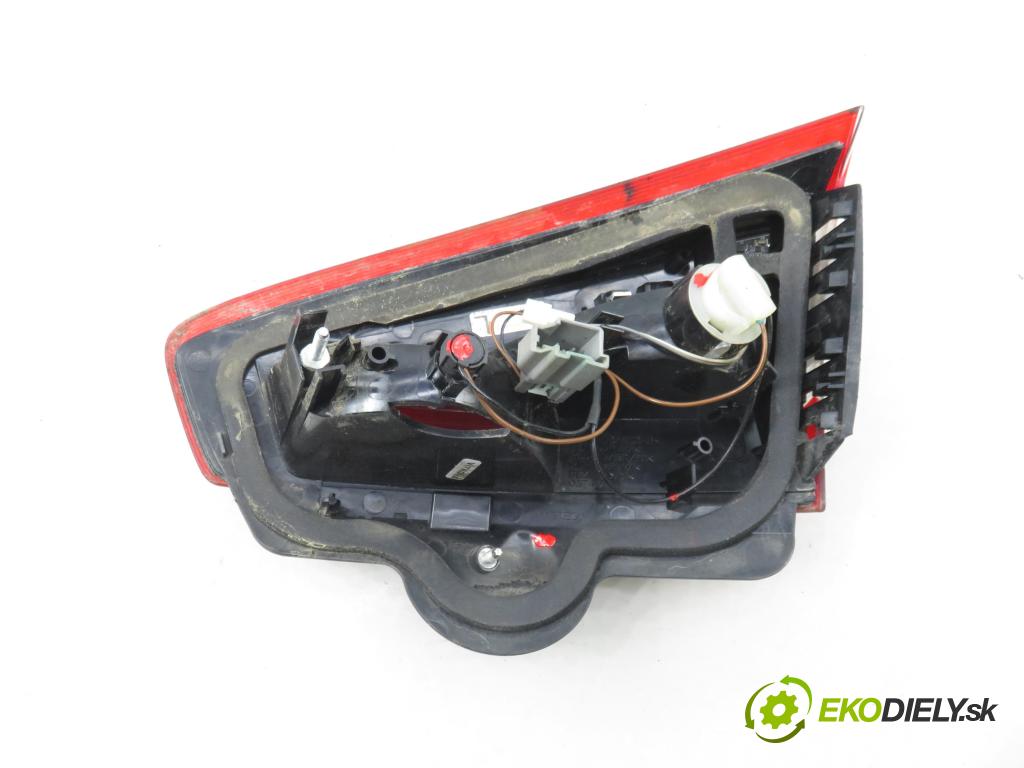 FORD MONDEO IV Turnier (BA7) KOMBI 2011 85,00 1.6 TDCi - T1BA 1560,00 Svetlo ľavé zadné kufor BS7113A603BE