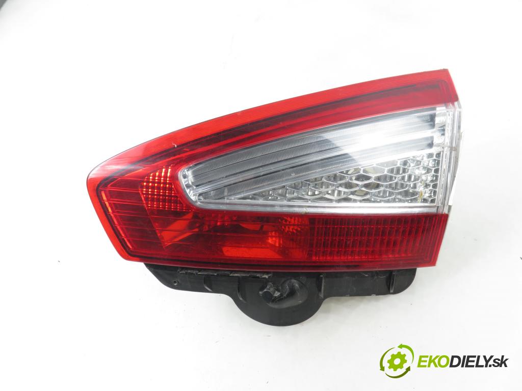 FORD MONDEO IV Turnier (BA7) KOMBI 2011 85,00 1.6 TDCi - T1BA 1560,00 světlo pravé zadní kufr 