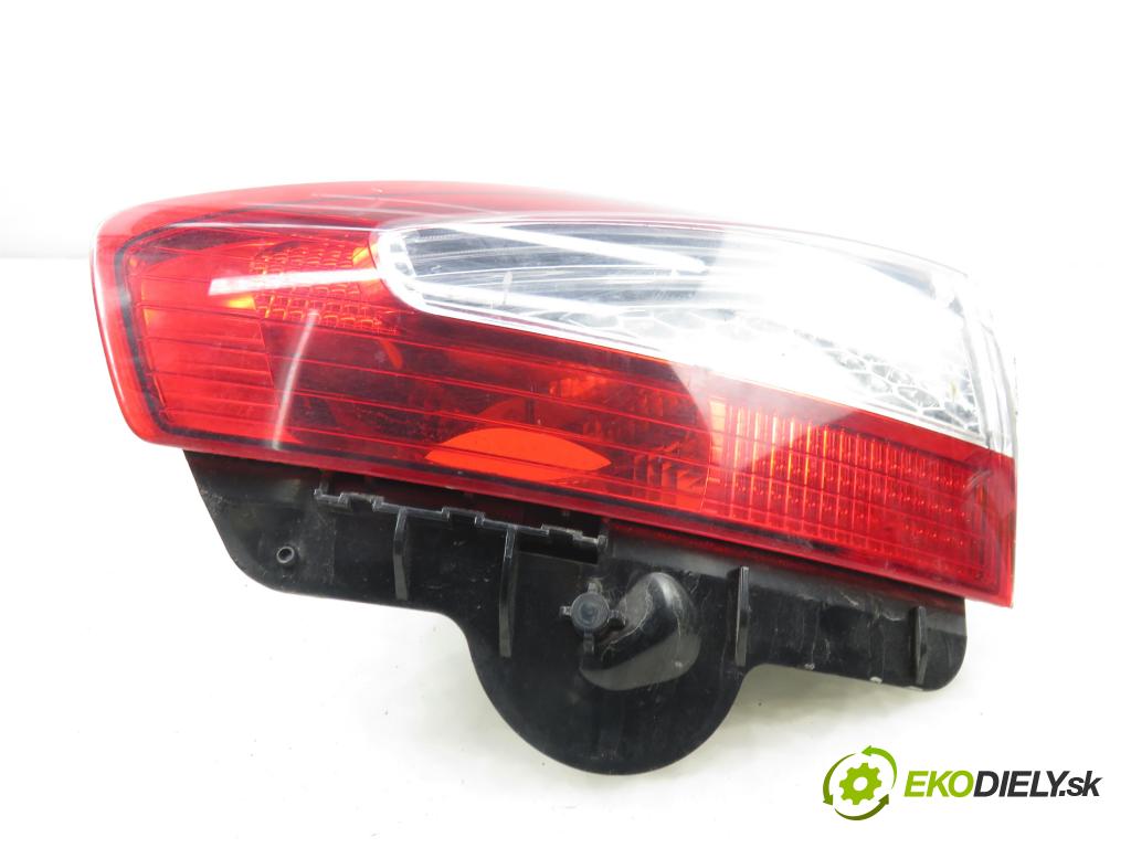 FORD MONDEO IV Turnier (BA7) KOMBI 2011 85,00 1.6 TDCi - T1BA 1560,00 Svetlo pravé zadné kufor