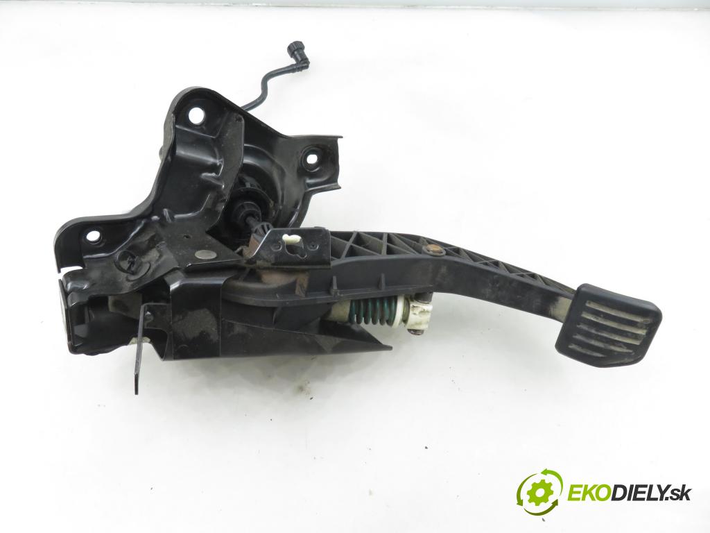 FORD MONDEO IV Turnier (BA7) KOMBI 2011 85,00 1.6 TDCi - T1BA 1560,00 PEDAL spojky BG917B633AGA